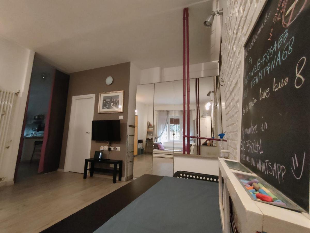 White Apartment Rom