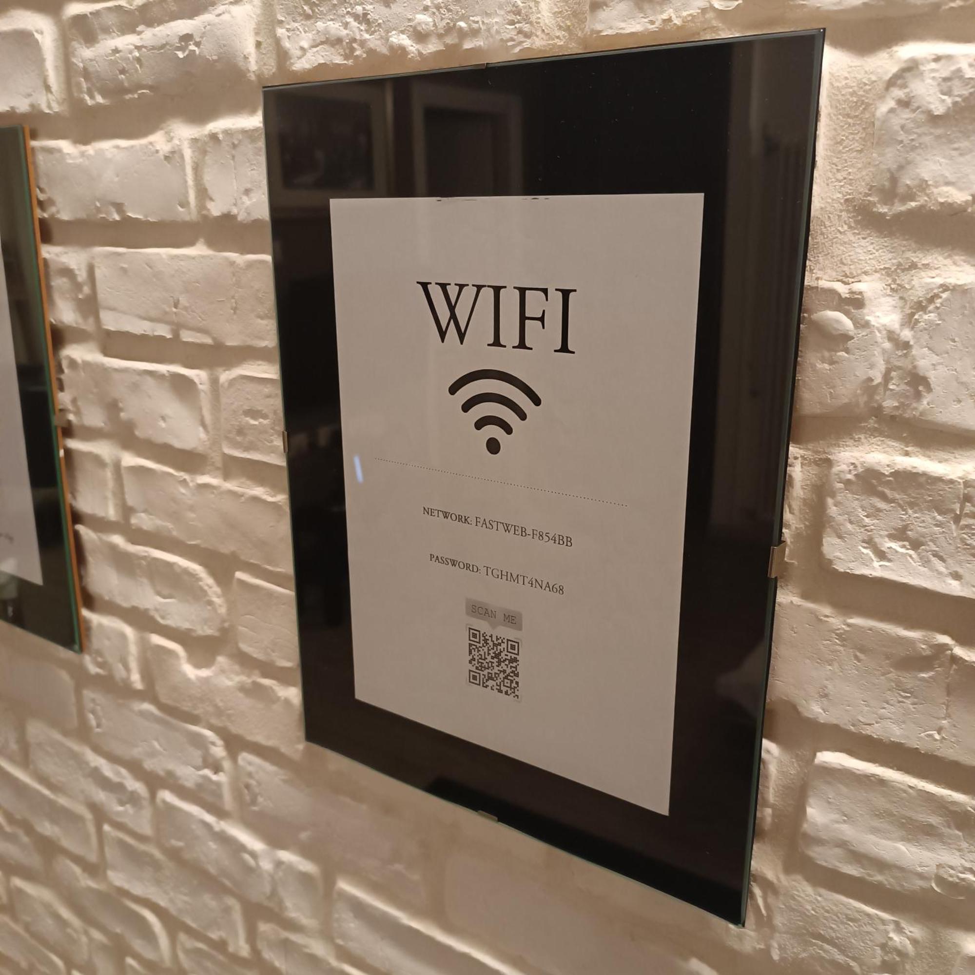 White Apartment Rom
